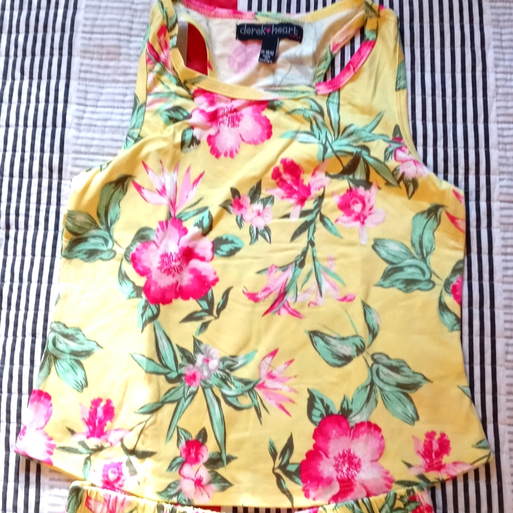 💚 2 PC Derek Heart Girl Top/Short Yellow color Multicolor Floral Print M 10/12